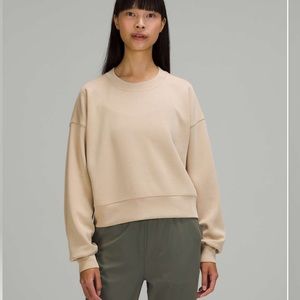 Lululemon Perfectly Oversized Cropped Crew Softstreme
Trench